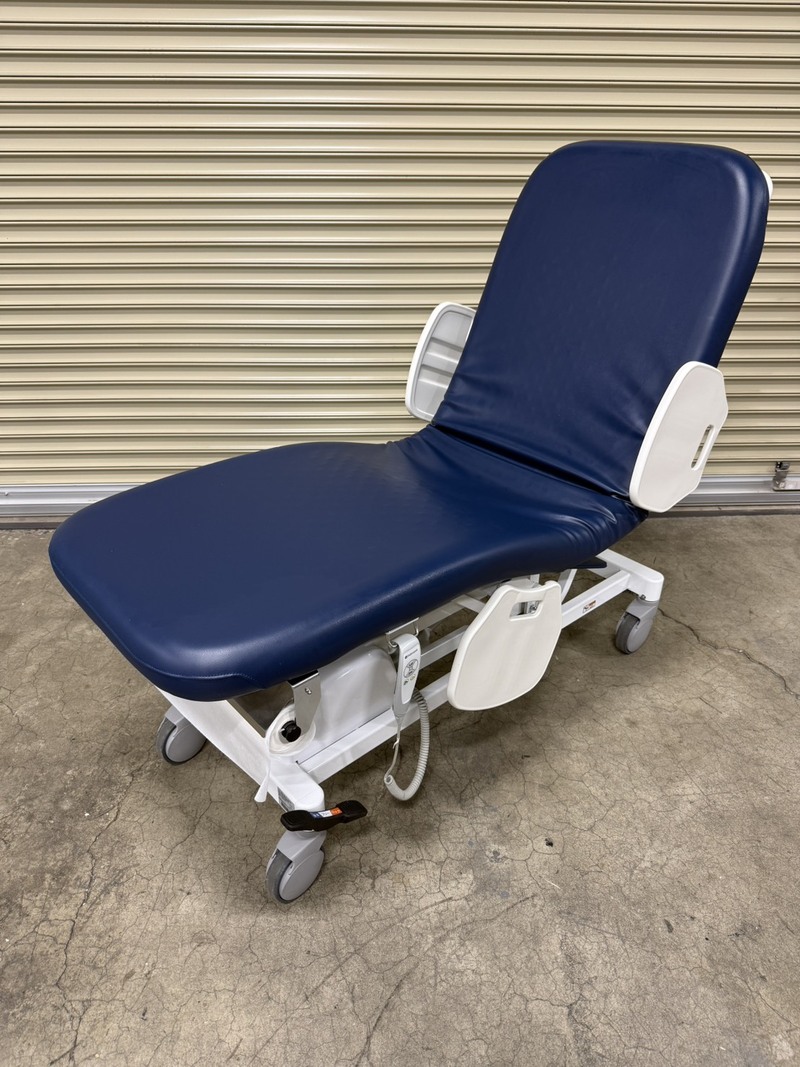 移動型内視鏡テーブル｜タカラベルモント｜ベルフリット EB-BFTL ES23の１枚目写真