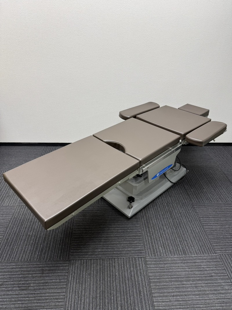 外科用手術台｜タカラベルモント｜DR-2000の１枚目写真