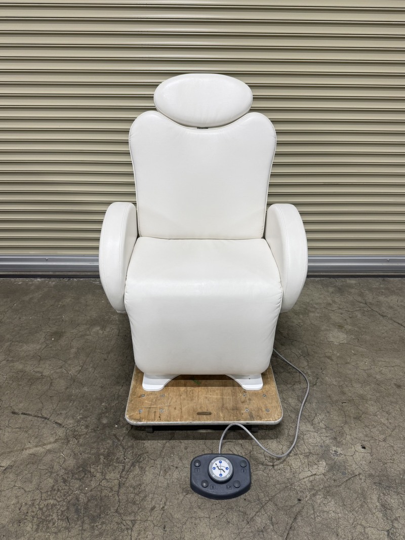 椅子型診察台　イクスフィール｜タカラベルモント｜イクスフィールの１枚目写真